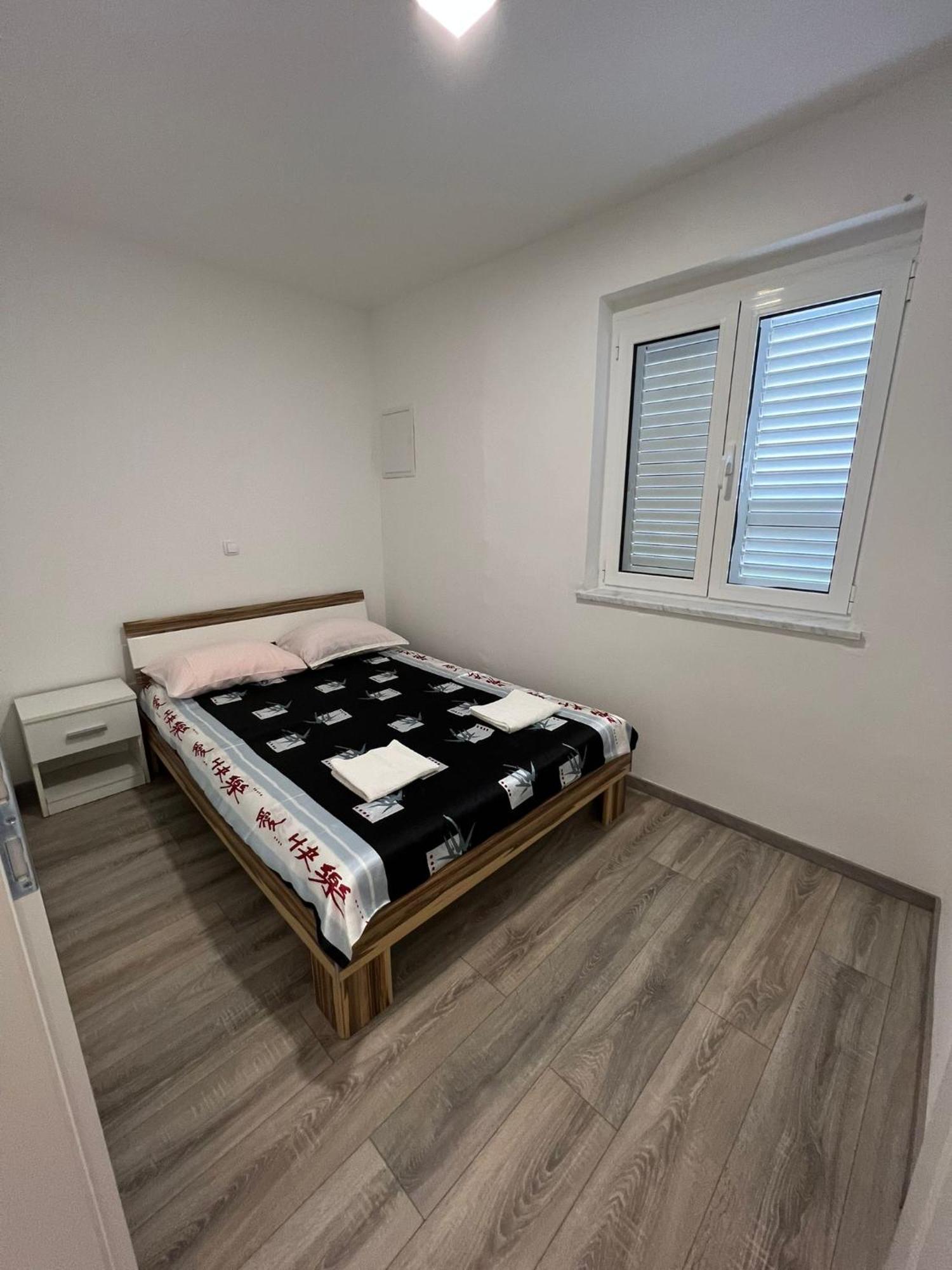Centrum Apartment Макарска Екстериор снимка